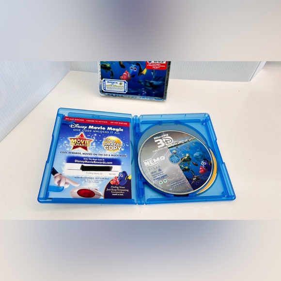 Finding Nemo 3D Blu-ray DVD 5-Disc Set Ultimate Edition Lenticular Slipcover - Picture 5 of 12